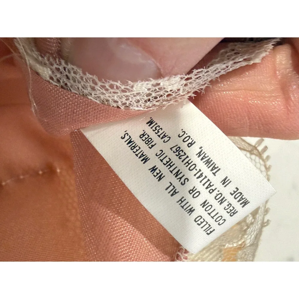 Vintage Mann 1989 Porcelain Doll Pink Lace Dress Bonnet Collectible Toy‎